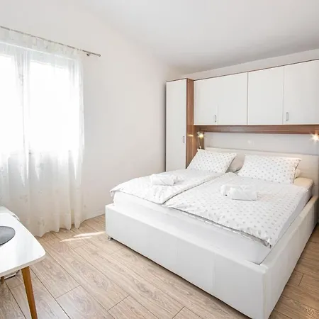 Luce Makarska