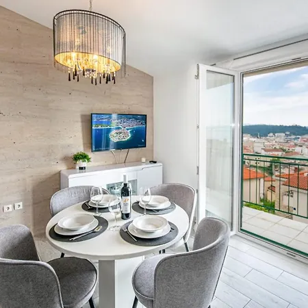 Luce Apartament Makarska