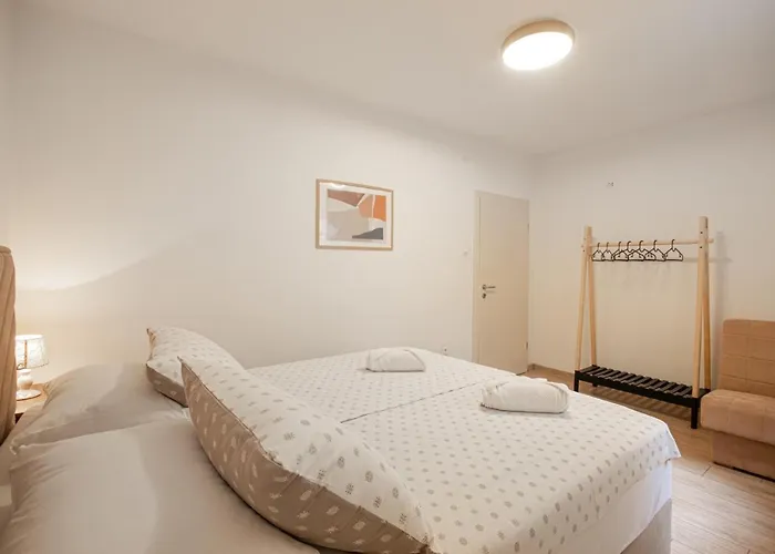 Luce דירה מאקרסקה