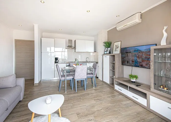 Luce * מאקרסקה