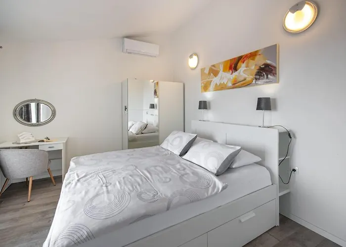 Luce * מאקרסקה