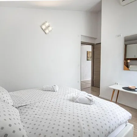 Luce Makarska