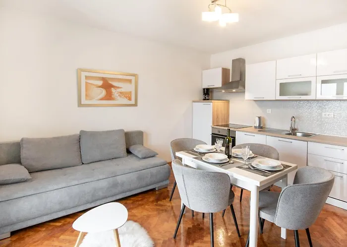 Luce Apartamento Makarska