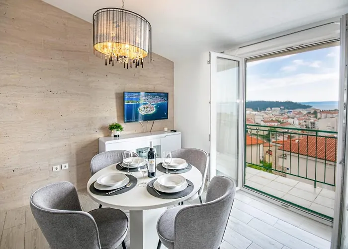 Luce Apartamento Makarska